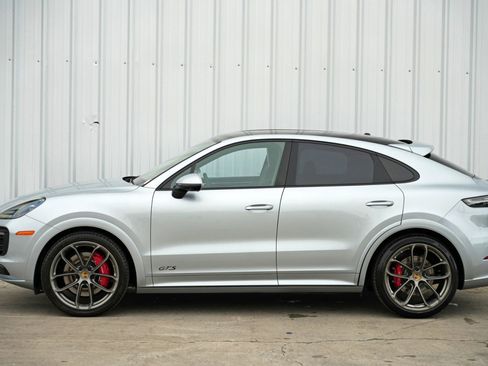 Used 2021 Porsche Cayenne GTS w/ Lightweight Sport Package image 48