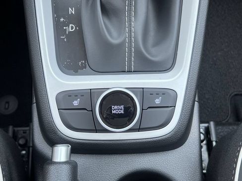 New 2026 Hyundai Venue SEL FWD image 18