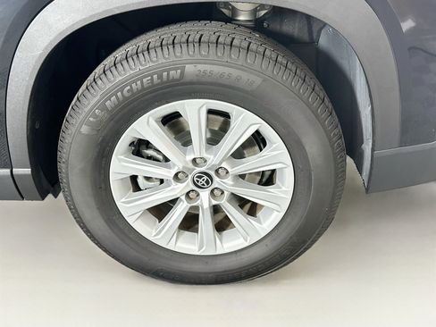 Used 2024 Toyota Grand Highlander AWD image 11