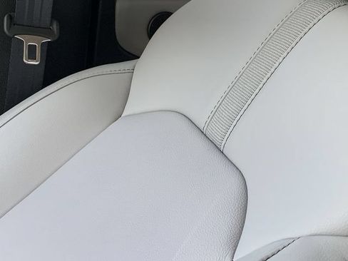 Used 2025 Honda Pilot EX-L image 13