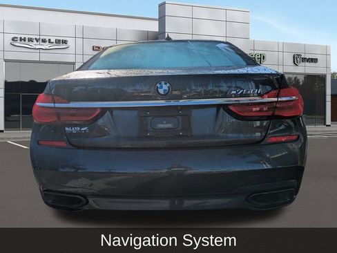 Used 2017 BMW 750i image 4