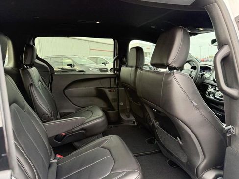 New 2026 Chrysler Pacifica Select w/ S Appearance Package FWD image 6