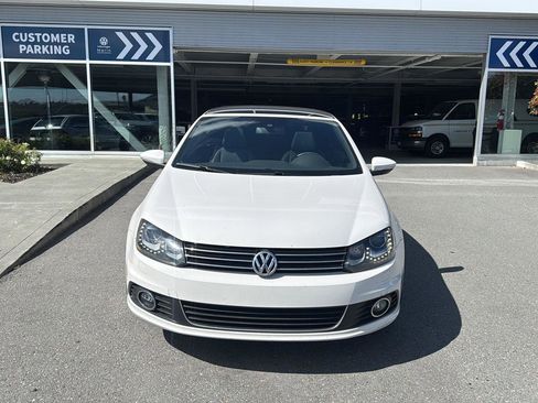 Used 2014 Volkswagen Eos Executive FWD image 3