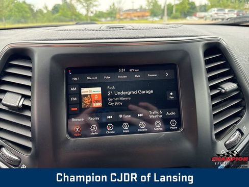 Used 2019 Jeep Cherokee Latitude w/ Cold Weather Group image 26
