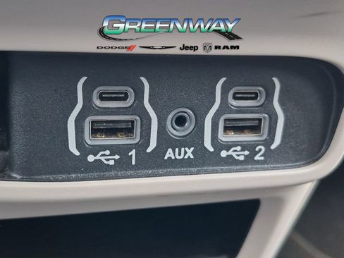 Used 2023 Chrysler Pacifica Touring-L FWD image 20