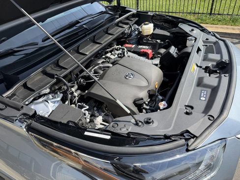 Used 2022 Toyota Highlander XLE image 40