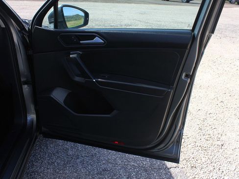 Used 2019 Volkswagen Tiguan S image 32