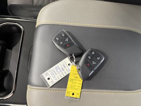 Used 2024 Chevrolet Silverado 2500 ZR2 w/ Technology Package image 33