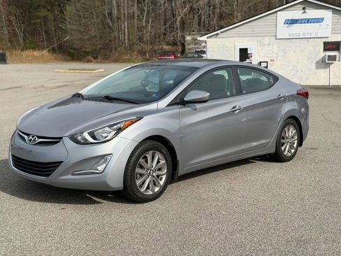 Used 2015 Hyundai Elantra SE w/ Option Group 02 image 4