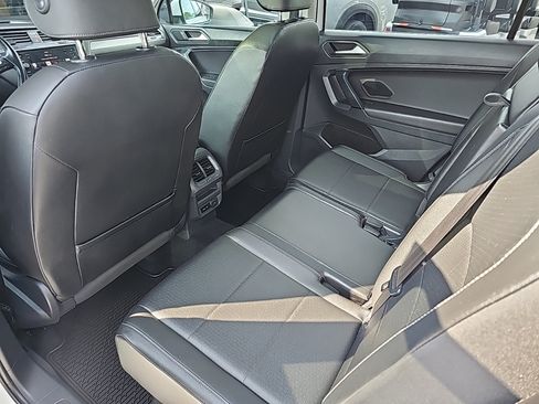 Used 2019 Volkswagen Tiguan SEL w/ 3rd Row Seat Package AWD/4WD image 14
