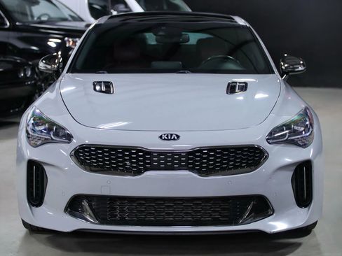 Used 2021 Kia Stinger GT1 image 4