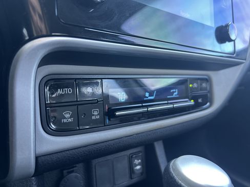 Used 2017 Toyota Corolla LE image 12