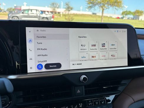 Used 2025 Toyota Crown Signia Limited w/ Advanced Technology Package image 10