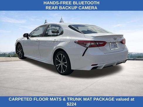 Used 2018 Toyota Camry SE w/ Convenience Package image 3