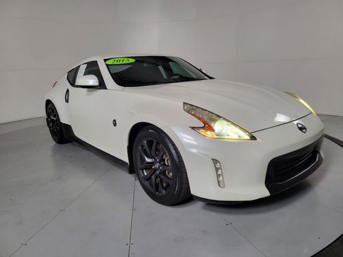 Used 2015 Nissan 370Z Base image 2