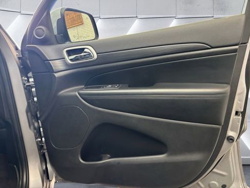 Used 2020 Jeep Grand Cherokee Altitude AWD/4WD image 25
