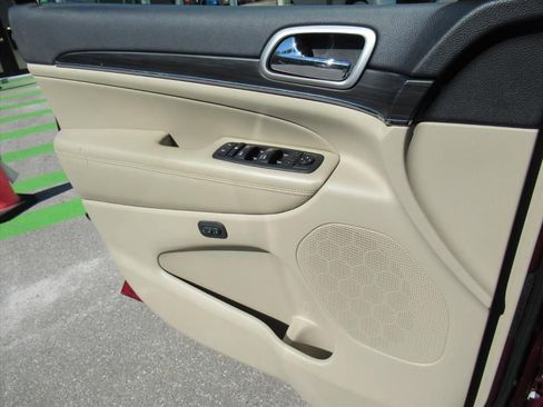 Used 2019 Jeep Grand Cherokee Limited image 28