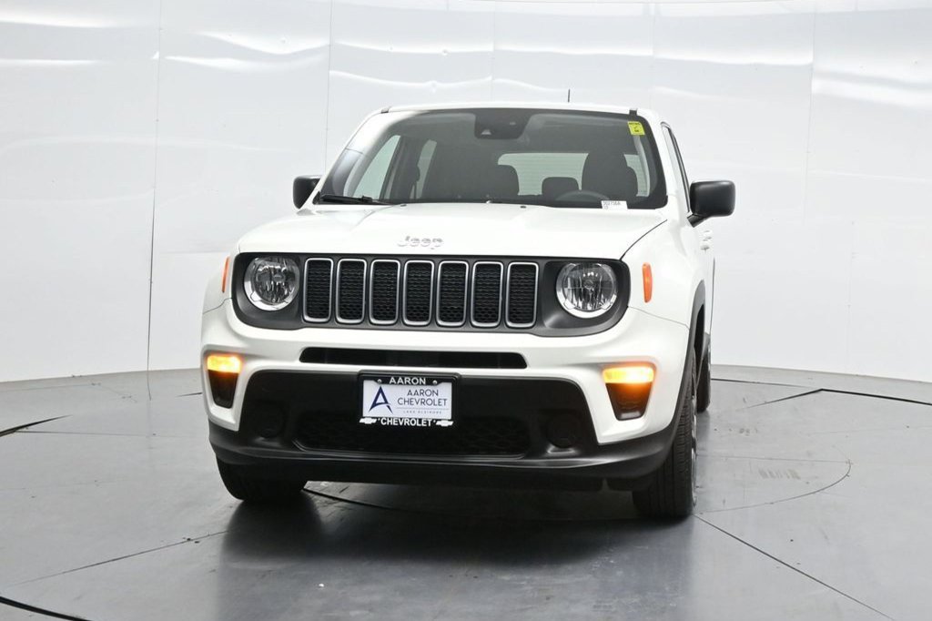 Used 2023 Jeep Renegade Latitude AWD/4WD image 2