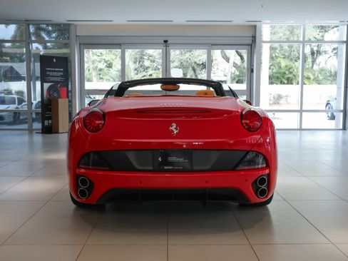 Used 2011 Ferrari California RWD image 44