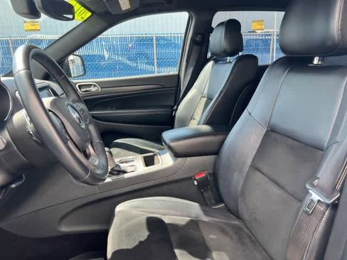 Used 2017 Jeep Grand Cherokee Altitude image 10
