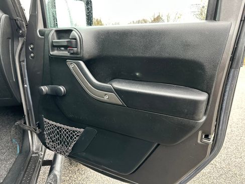 Used 2016 Jeep Wrangler Unlimited Sport w/ Connectivity Group image 15