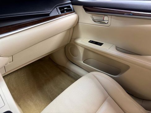 Used 2014 Lexus ES 350 w/ Premium Package FWD image 25