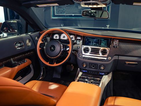 Used 2018 Rolls-Royce Wraith RWD image 2