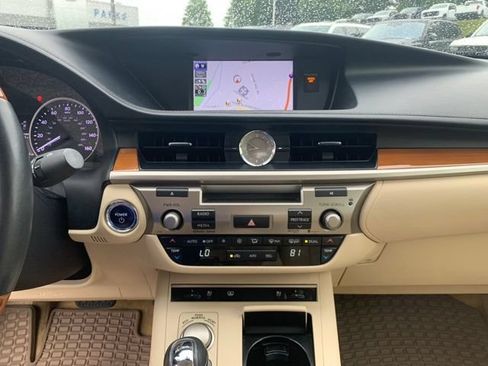 Used 2014 Lexus ES 300h w/ Luxury Package w/Bamboo Trim FWD image 32