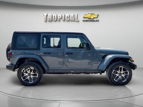 Used 2024 Jeep Wrangler Unlimited AWD/4WD image 6