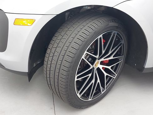 Certified 2026 Porsche Macan S AWD/4WD image 35
