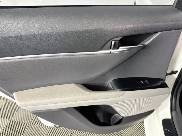 Used 2018 Toyota Camry LE FWD image 22