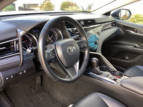 Used 2020 Toyota Camry SE w/ Sunroof Package image 11