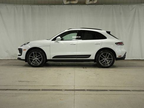Certified 2026 Porsche Macan AWD/4WD image 2