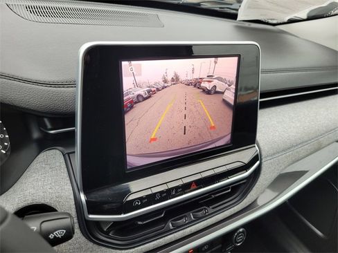 Used 2022 Jeep Compass Latitude image 23