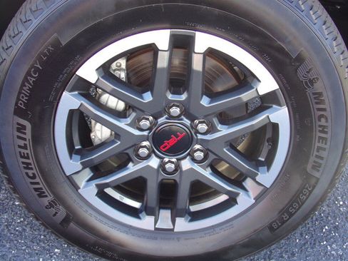 Used 2024 Toyota Tacoma TRD Sport AWD/4WD image 19
