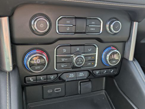 Used 2021 GMC Yukon XL SLT RWD image 17