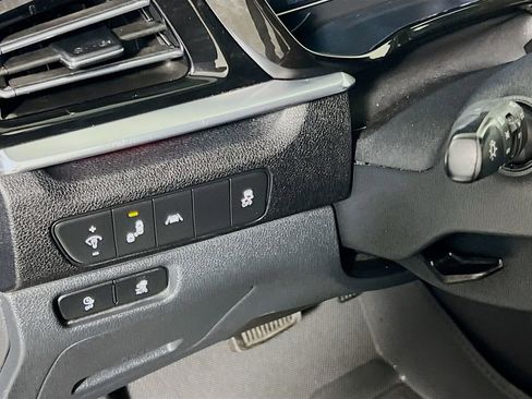 Used 2022 Kia Niro EX Premium image 11