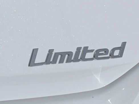 Used 2026 Hyundai Elantra Limited FWD image 17