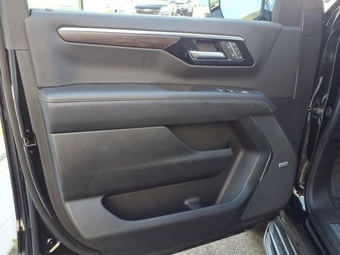 Used 2025 Chevrolet Suburban Premier AWD/4WD image 10