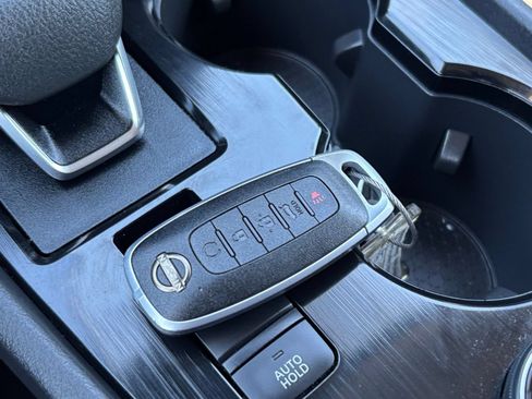 Used 2025 Nissan Rogue SV AWD/4WD image 27