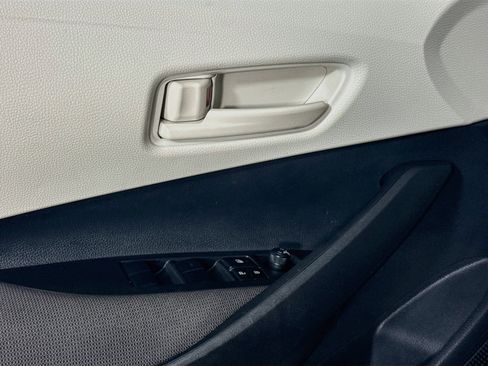Used 2025 Toyota Corolla LE FWD image 24