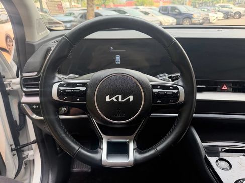 Certified 2025 Kia Sportage EX AWD/4WD image 12