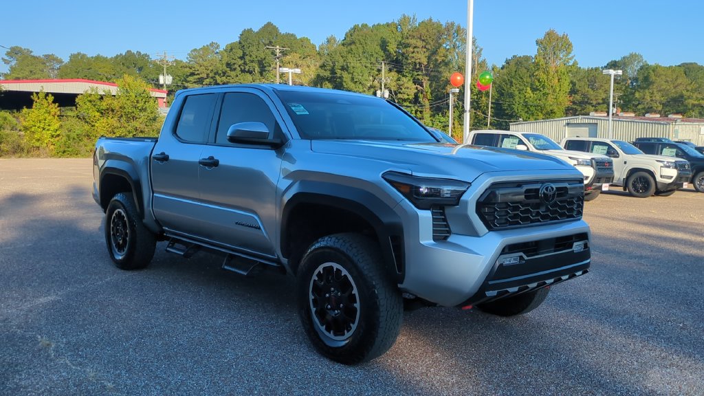 Used 2025 Toyota Tacoma TRD Off-Road AWD/4WD image 3