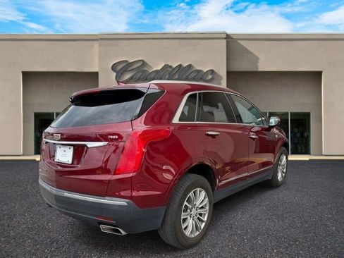 Used 2018 Cadillac XT5 Luxury w/ Driver Awareness Package AWD/4WD image 3