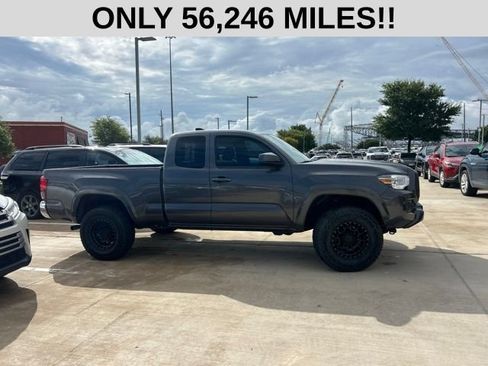 Used 2022 Toyota Tacoma SR5 AWD/4WD image 2