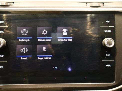 Used 2024 Volkswagen Tiguan SE image 30