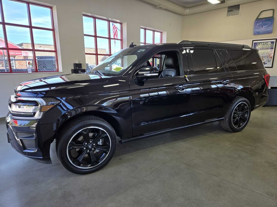 Used 2023 Ford Expedition Max Limited AWD/4WD image 3