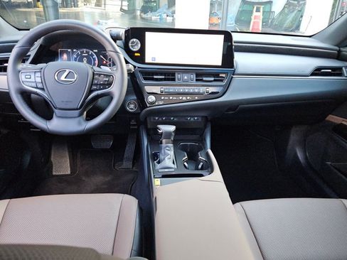 Used 2024 Lexus ES 350 w/ Premium Package FWD image 18