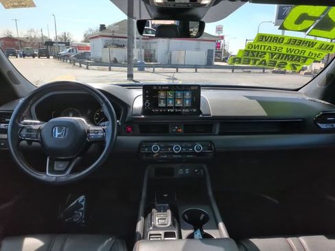 Used 2025 Honda Pilot TrailSport image 15