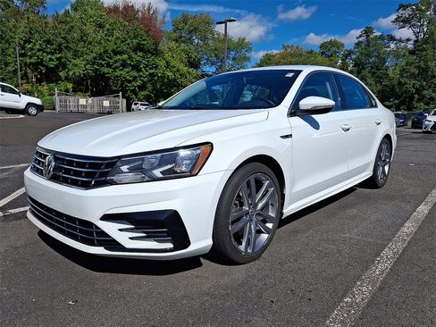 Used 2017 Volkswagen Passat 1.8T R-Line image 2